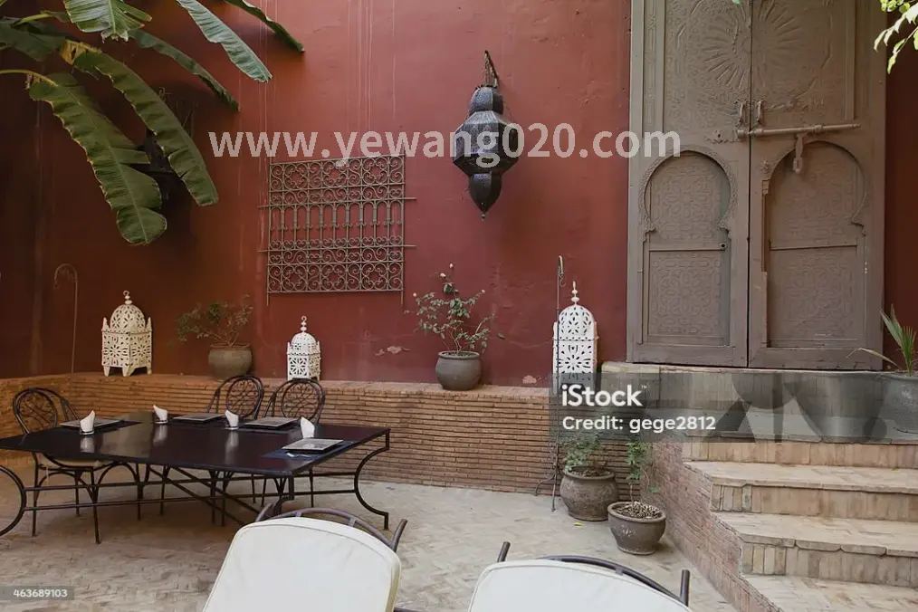 手指弹拨按摩肩颈