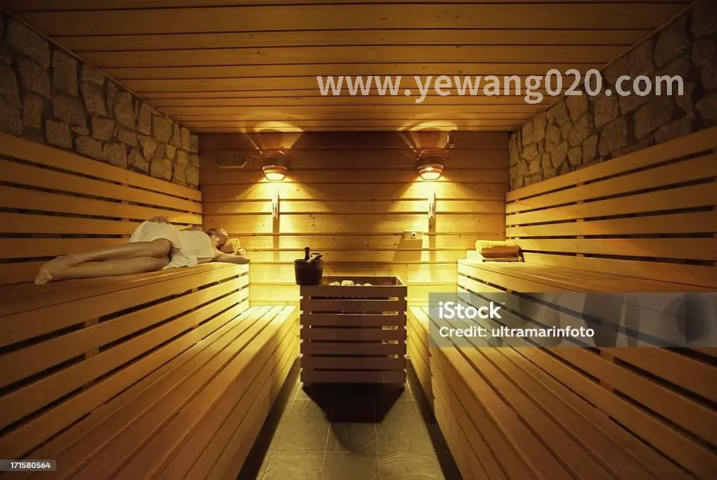 热气腾腾的桑拿房