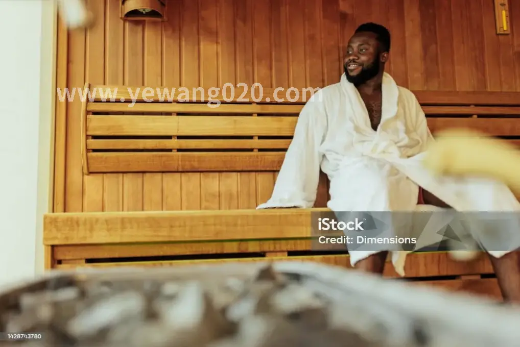 舒适的桑拿房内部