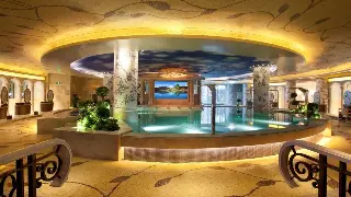 广州按摩PK：是“油”力全开还是“穴”位制胜？我的深度对比体验！